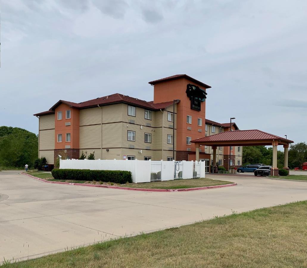 Holiday Inn Express - Wichita North - Park City By Ihg Exterior foto